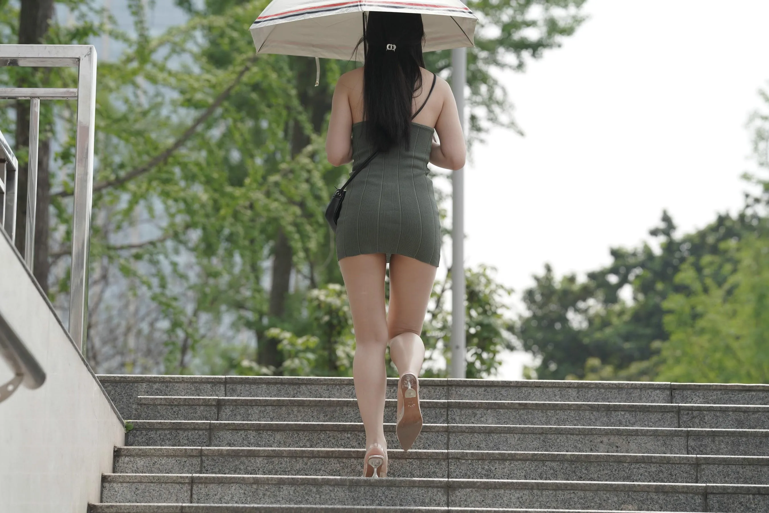 [魔镜街拍] NO.091 绿色包臀裙丝袜美女 [330P]插图6